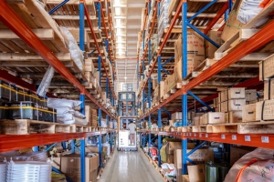 客戶案例|卓一VNA人下行三向叉車助力五金企業(yè)，五倍擴(kuò)容、訂單高效流轉(zhuǎn)！