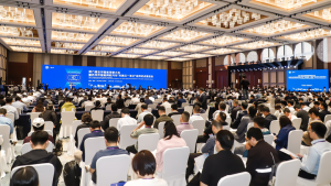 【智聯(lián)世界 駕馭未來(lái)】尋跡智行攜新品無(wú)人叉車亮相第六屆全球智能駕駛大會(huì)