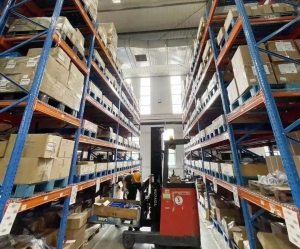 智庫(kù)案例 | 托盤四向車，突破工業(yè)機(jī)器人制造線邊倉(cāng)儲(chǔ)效率瓶頸