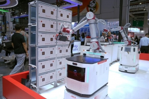 擰緊，護住新能源產(chǎn)業(yè)的“心臟”——全新復合機器人移動擰緊工站來了