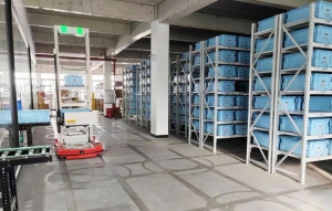 AGV智能機器人自主行駛，精準(zhǔn)、高效完成各項作業(yè)