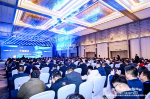 林德叉車(chē)亮相2024第十八屆冷鏈產(chǎn)業(yè)年會(huì)