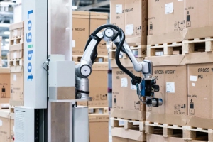 水土新城思靈機(jī)器人與寶馬攜手推出移動(dòng)式自動(dòng)收貨機(jī)器人