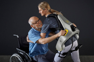 德國(guó)仿生公司在CES 2025展示世界上批量生產(chǎn)的功能最強(qiáng)大的外骨骼