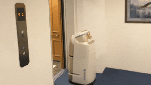 服務(wù)機器人也能在日本酒店自主乘電梯啦？擎朗做到了！