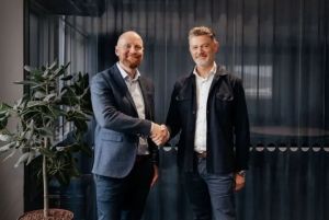 高級自動導(dǎo)引車（AGV）助力超級工廠高風(fēng)險區(qū)域清潔與稀有金屬的高效回收