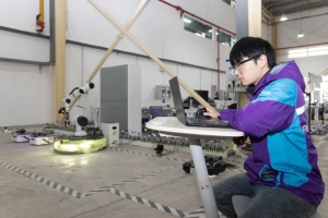 多款新產(chǎn)品項目“齊頭并進” 武漢經(jīng)開區(qū)民營企業(yè)人形移動機器人年內(nèi)量產(chǎn)