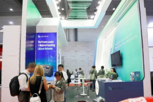 樂億通亮相LogiMAT 2025 展示工業(yè)車輛鋰電創(chuàng)新解決方案--以科技賦能綠色物流 引領(lǐng)叉車行業(yè)能源變革