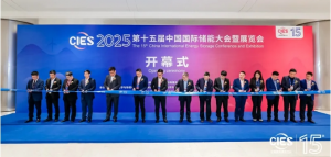 國自機(jī)器人儲(chǔ)能全生產(chǎn)鏈智能物流解決方案亮相第十五屆中國國際儲(chǔ)能大會(huì)