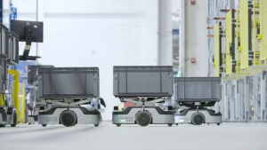 央視點(diǎn)贊！京東物流智狼、地狼機(jī)器人助力激發(fā)消費(fèi)活力