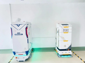 物流機器人"小白"暖心上線，開啟醫(yī)藥服務(wù)"加速度"