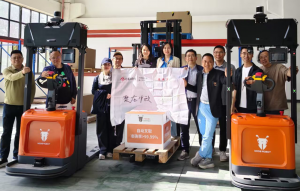 木蟻智慧工廠開放日，無人叉車秀實力，產業(yè)經(jīng)濟學家解碼關稅迷局