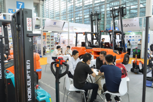 諾力智能物流裝備亮相LogiMAT China 2025：從叉車(chē)到機(jī)器人，一場(chǎng)物流科技的“進(jìn)化論”