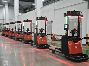 亮相央媒！中力電動叉車和搬馬機器人為何頻頻出圈？