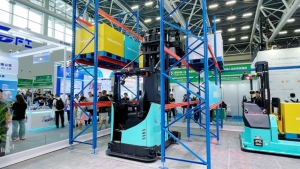 K、O、SE、X，勱微機器人攜無人叉車解決方案亮相LET 2025