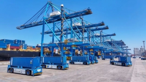 “機(jī)”中生智，港口智能化設(shè)備大展身手~