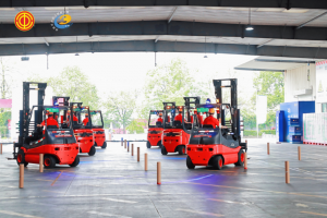 林德叉車助力2025年成都百萬職工技能大賽起重裝卸機械操作工（叉車司機）技能比賽