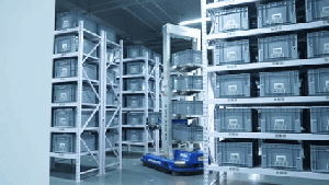 斯坦德藥學(xué)實(shí)驗(yàn)室來了1位“新員工”，實(shí)驗(yàn)室 AGV 機(jī)器人上線啦！