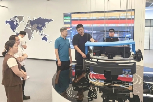 杭實(shí)集團(tuán)郭東曉帶隊(duì)調(diào)研物流智能機(jī)器人公司