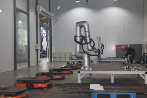 贛州經(jīng)開區(qū)數(shù)字化轉(zhuǎn)型 “燎原”：AGV 小車駛進智能工廠，企業(yè)從單點突破邁向群體躍升