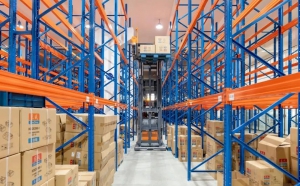 客戶案例|1.65m窄巷道！卓一VNA人下行三向叉車助力電動工具行業(yè)實現(xiàn)高位密集存儲