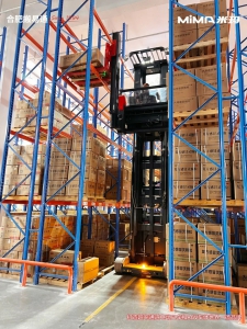 合肥搬易通MiMA人上型三向堆垛車，助力醫(yī)藥企業(yè)打造高效潔凈密集倉儲！
