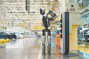 全球首創(chuàng)！深圳這個機器人會給自己換電