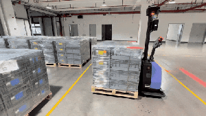 尋跡智行搬運機器人多行業(yè)項目密集交付，驗收單紛至沓來