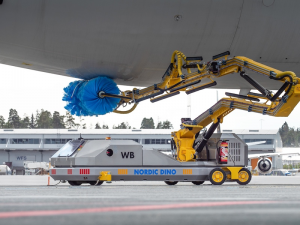 給飛機洗澡和清潔，瑞典機器人公司探索航空地面服務細分領域