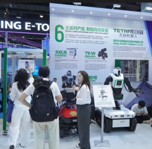 天創(chuàng)機(jī)器人亮相中國(guó)-東盟博覽會(huì) 盡顯具身智能機(jī)器人科技力