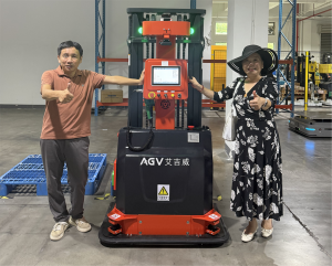 促中美科技融合：美國華人華僑聯(lián)合總會共同主席曾潔會長一行到訪艾吉威機(jī)器人