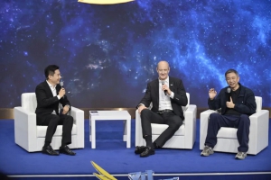 再上央視｜西門子CEO博樂仁對話王堅院士：“AI +工業(yè)”最終走向何方？