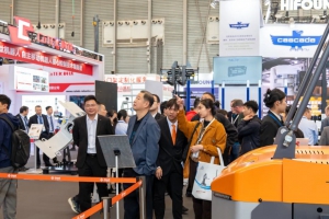 首日盛況|卓一智能叉車亮相CeMAT ASIA，窄巷道+無人化物流方案備受矚目！