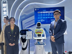 進(jìn)博會(huì)現(xiàn)場(chǎng)直擊！穿山甲機(jī)器人“雙星”齊亮相