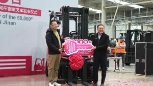 實(shí)力與信賴的雙向奔赴 | 凱傲濟(jì)南工廠第50000臺(tái)電動(dòng)平衡重叉車成功發(fā)車