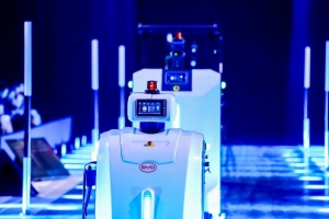 不玩概念只拼硬實(shí)力：比亞迪叉車(chē)機(jī)器人承包物流場(chǎng)景的“不可能”