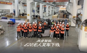 嘉騰發(fā)布具身智能無人叉車 聚焦集裝箱自動(dòng)裝卸 已落地海內(nèi)外標(biāo)桿客戶