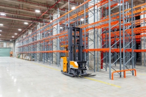 卓一VNA三向叉車獲客戶批量復購！從1臺到4臺，從老倉到新倉——只為高位密集存儲