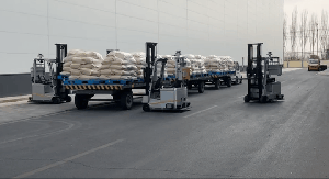 挑戰(zhàn)室外極端環(huán)境搬運，螞蟻機器人定制化室外平衡重叉車突破醫(yī)藥行業(yè)多重困局