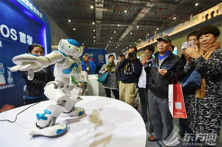 “機(jī)器人軍團(tuán)”強(qiáng)勢(shì)登陸2015工博會(huì)