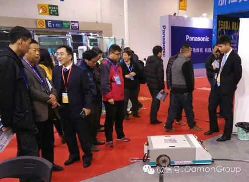 德馬集團攜子公司產(chǎn)品德瑞機器人亮相智能博覽會