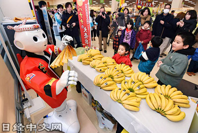 軟銀機器人改行賣香蕉了！