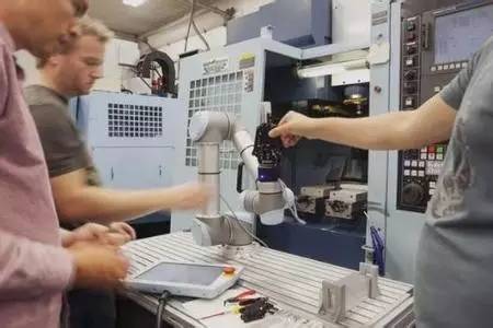 關(guān)于協(xié)同機(jī)器人未來(lái)發(fā)展的思考！