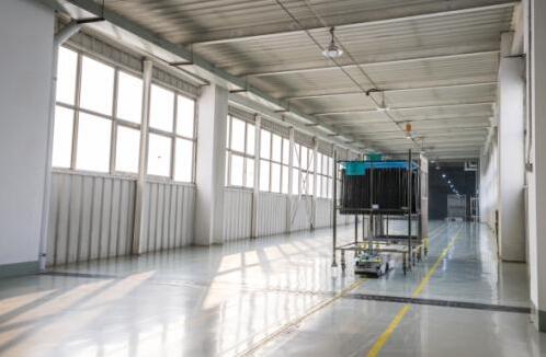 走進(jìn)海信智能工廠：AGV小車等機(jī)器人三年節(jié)省超14億元