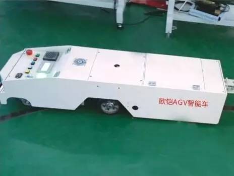 歐鎧機(jī)器人：送餐機(jī)器人與AGV齊頭并舉