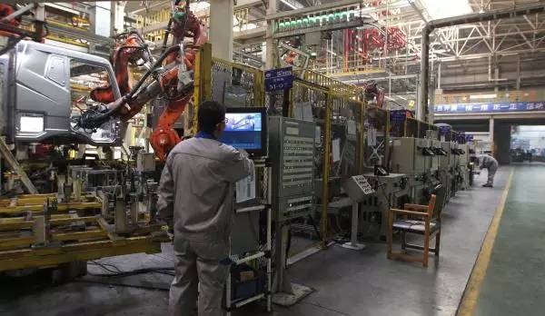 中國掀機(jī)器人革命，年底將成最大工業(yè)機(jī)器人國