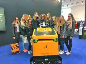 嘉騰機(jī)器人“擠”進(jìn)德國工博會(huì)