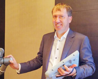 Universal Robots CEO新款協(xié)作機(jī)器人提升工業(yè)安全