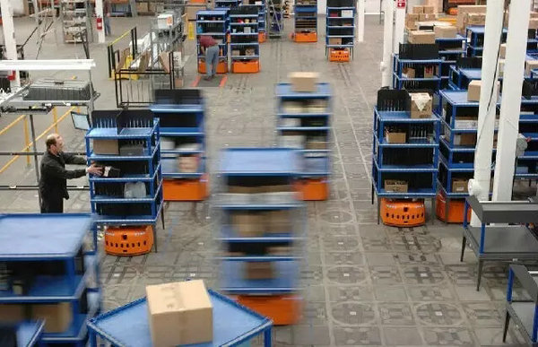 菜鳥(niǎo)E.T.物流實(shí)驗(yàn)室又有大招？找來(lái)了一批物流機(jī)器人