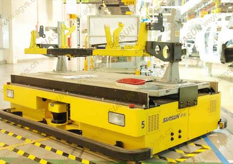 沈陽新松輥道移載輸送型AGV